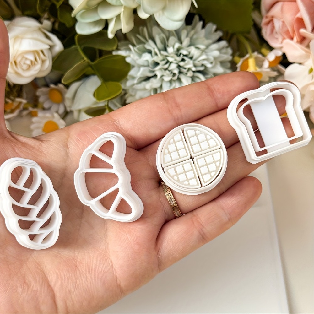 4個入りパン型クッキーカッターセット、クロワッサン、トースト - Cookies Pack のレビューと価格